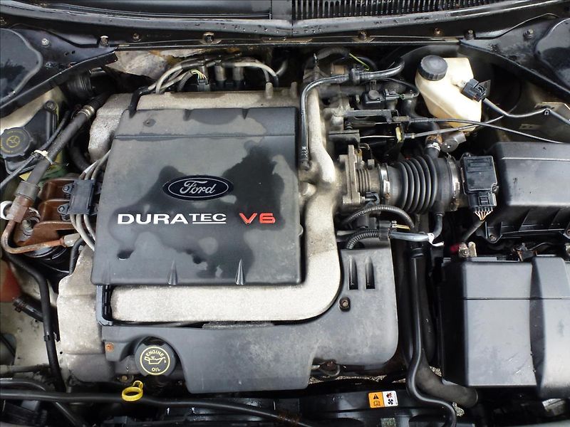 Ford Mondeo 2,5 i V6 24V Ghia Automat - fotka 26 z 49