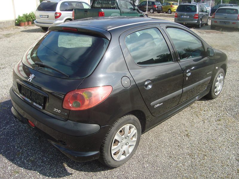 Peugeot 206 (2004) 1,4 HDI - fotka 3 z 14