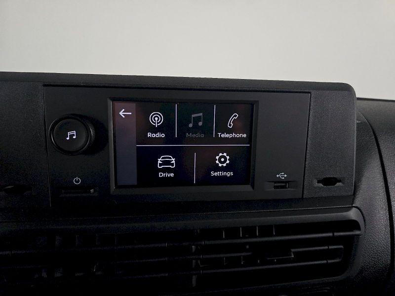 Toyota ProAce Verso (2024) 2.0D 140k L2 Combi 8 míst - fotka 16 z 27