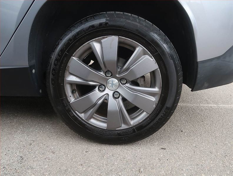 Peugeot 2008 (2019) Style 1.2 PureTech, Serv.kniha - fotka 14 z 14