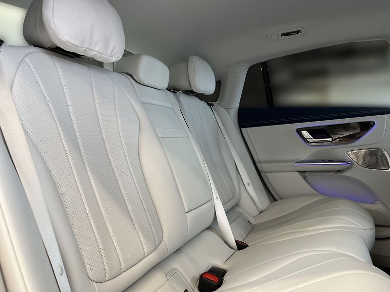 Mercedes-Benz EQE Berline 350 4MATIC AMG Line - fotka 20 z 22