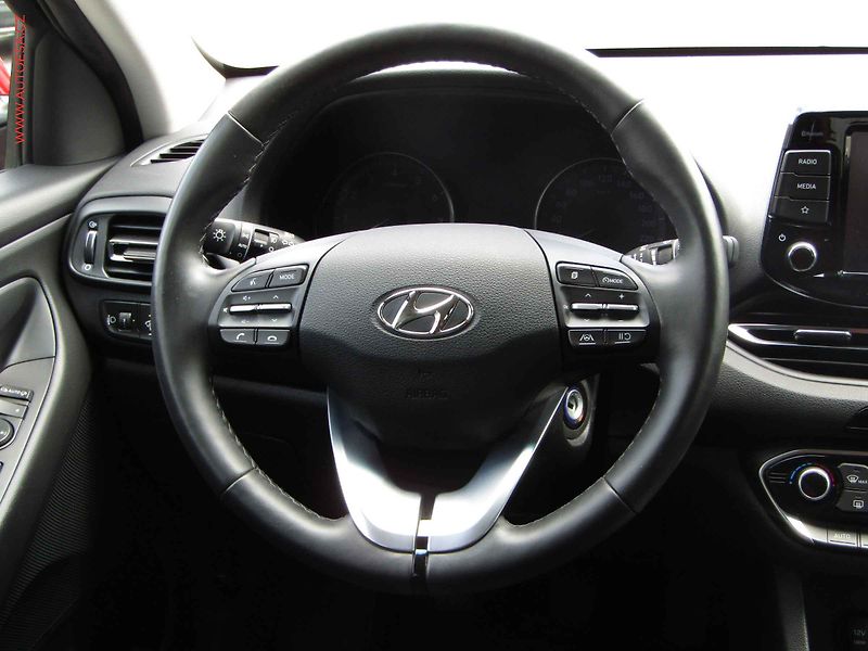 Hyundai i30 (2023) 1.0 T-GDi, ČR, Smart - fotka 13 z 21
