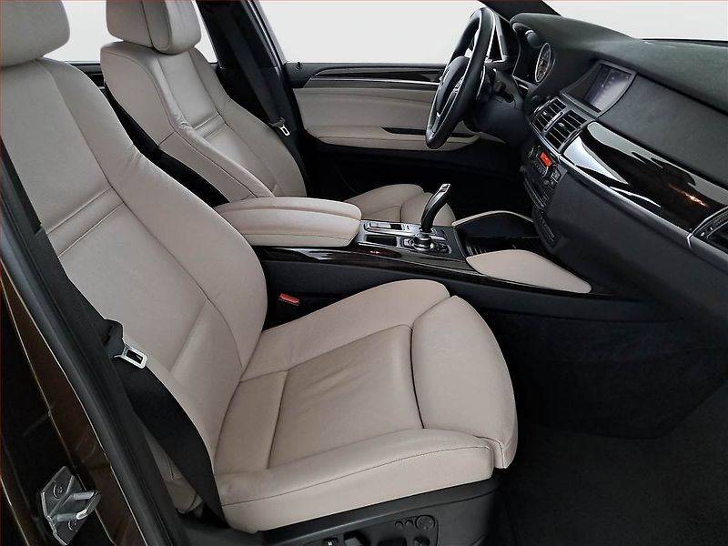 BMW X6 (2014) xDrive30d - fotka 9 z 20