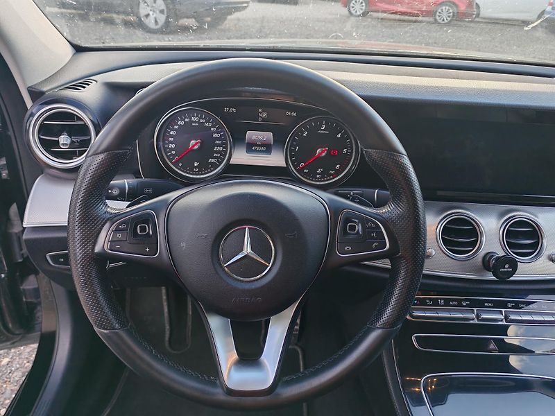 Mercedes-Benz Třídy E (2018) E 200d / poškozen motor - fotka 15 z 23