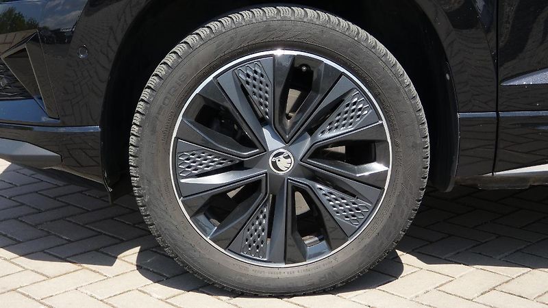 Škoda Karoq 2.0TDI 110kW Sportline 4x4 DSG - fotka 23 z 24