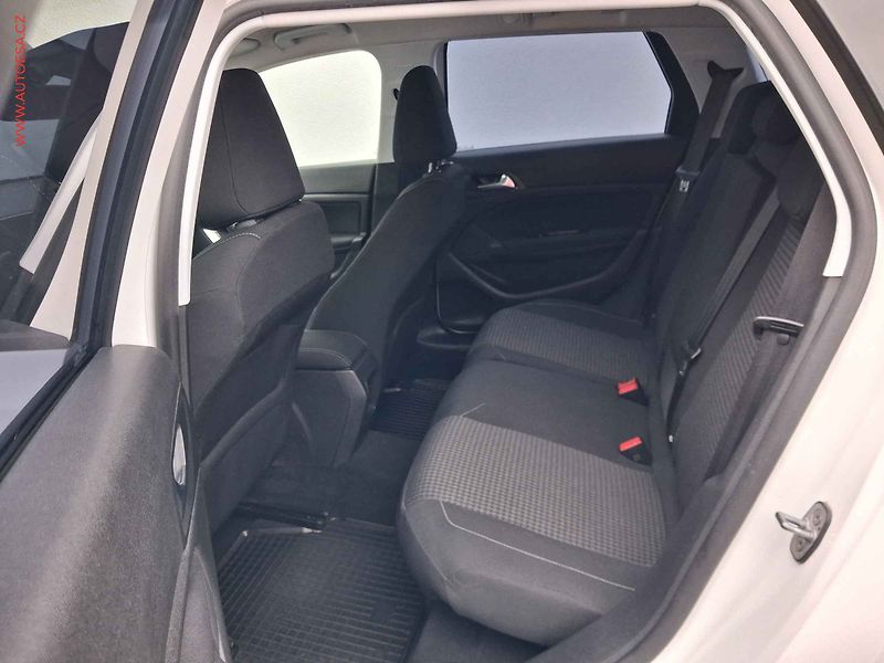 Peugeot 308 (2019) 1.2 PT, 1.maj,ČR, servis - fotka 10 z 17