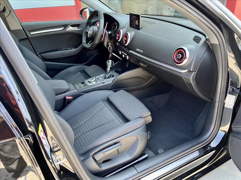 Audi A3 35 TFSi  LED  KLIMA  110kw - fotka 20 z 40