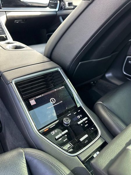 Porsche Panamera (2018) 3.0 V6 246KW AT 2018 65TKM - fotka 12 z 37