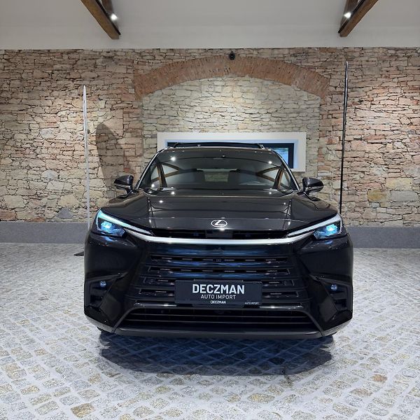 Lexus TX 550h+ (2025) 3.5 V6 Plug-in Hybrid - fotka 2 z 41