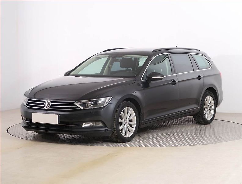 Volkswagen Passat (2018) 2.0 TDI, Automat, Navi - fotka 2 z 20