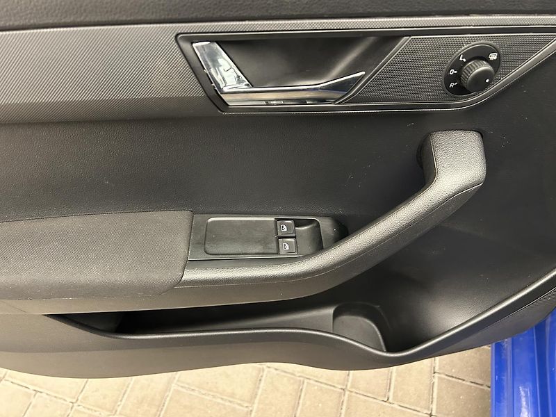 Škoda Fabia 1.0 TSI Ambition - fotka 14 z 21