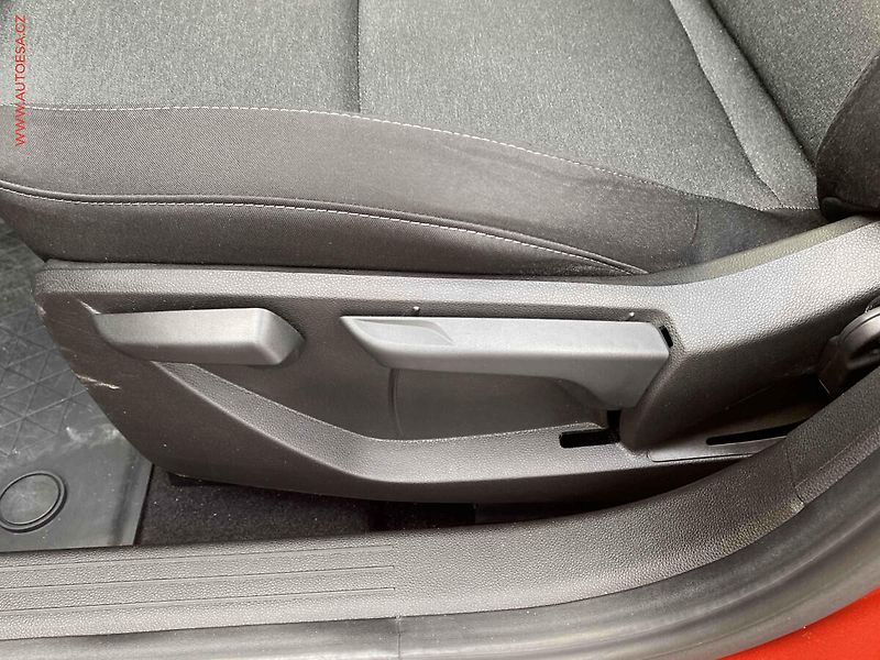 Renault Clio (2020) 1.0 TCe, 2.maj,ČR, STK5/28 - fotka 14 z 17