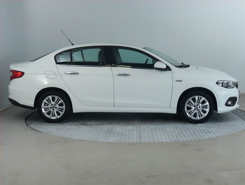 Fiat Tipo (2016) 1.6 16V, Automat, Tempomat - fotka 6 z 14