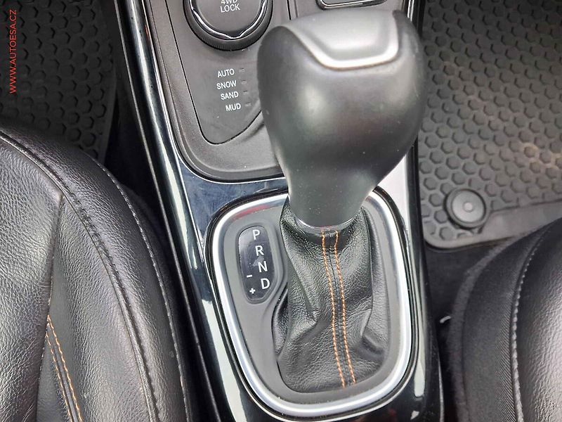 Jeep Compass (2019) 1.4 MultiAir 4X4, Limited - fotka 12 z 22