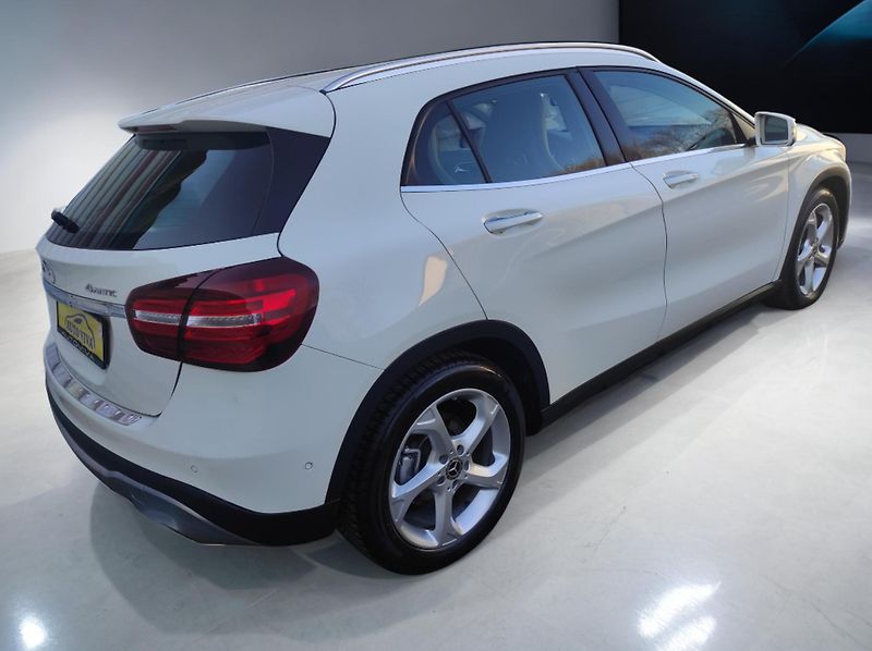 Mercedes-Benz GLA 200d 4MATIC,AT,ČR - fotka 4 z 42