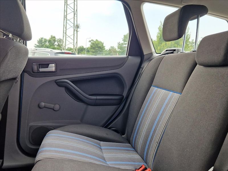 Ford Focus 1,6 TDCi NOVÉTURBO SERVI TAŽNÉ - fotka 12 z 29