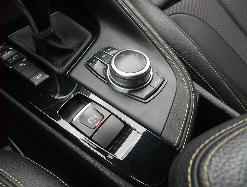 BMW X2 (2019) M Paket xDrive18d - fotka 19 z 22