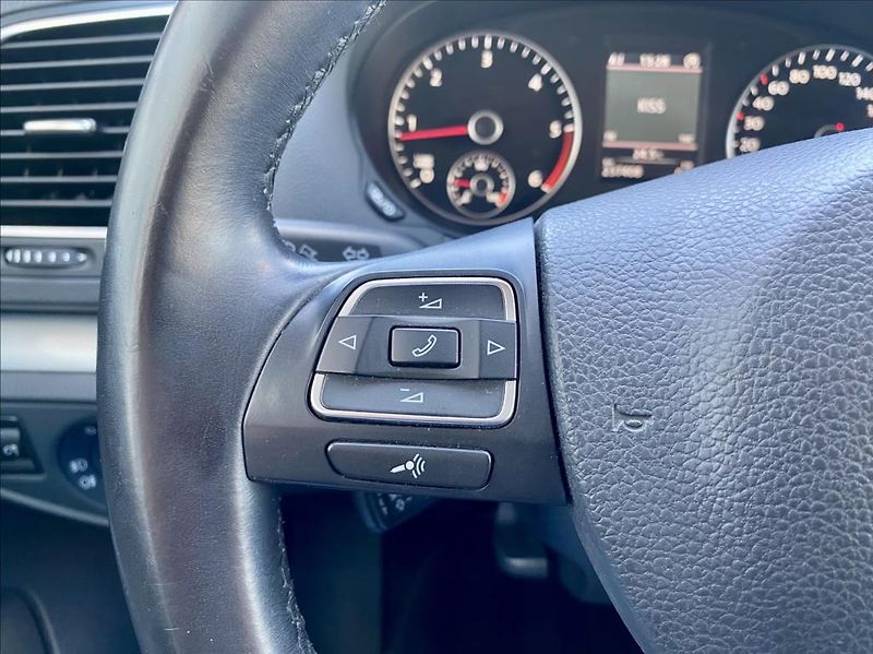 Volkswagen Sharan 2,0 TDI 103kW / DSG / VÝHŘEV - fotka 24 z 46