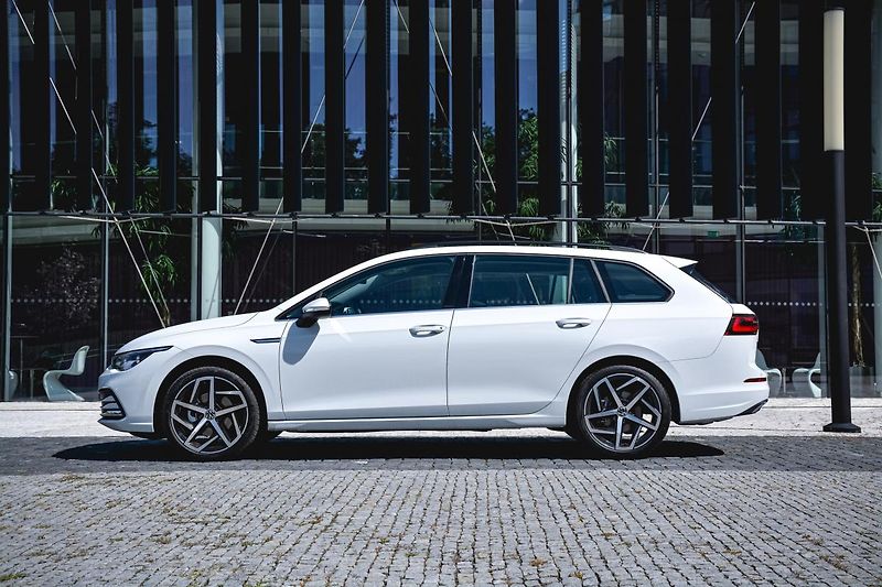 Volkswagen Golf Variant (2022) Style 1,5 eTSI 7DSG mHEV - fotka 7 z 40