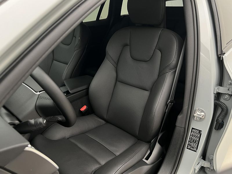 Volvo V60 B4 PLUS DARK AUT 1.maj. - fotka 17 z 43