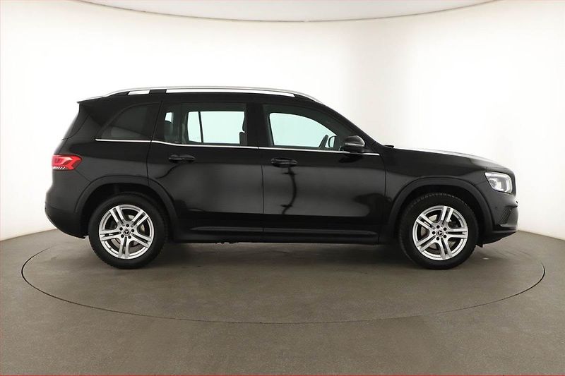 Mercedes-Benz GLB (2023) 200 - fotka 6 z 22