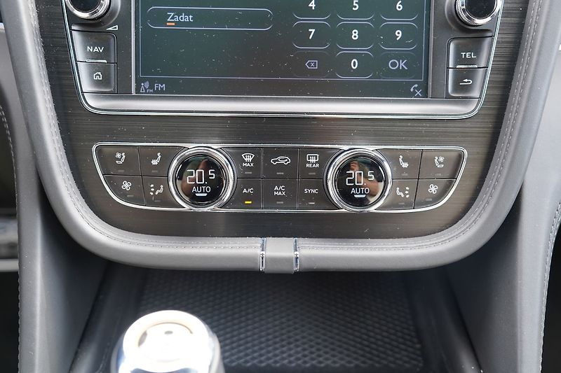 Bentley Bentayga 4.0i V8, Mulliner, ČR, DPH - fotka 40 z 51