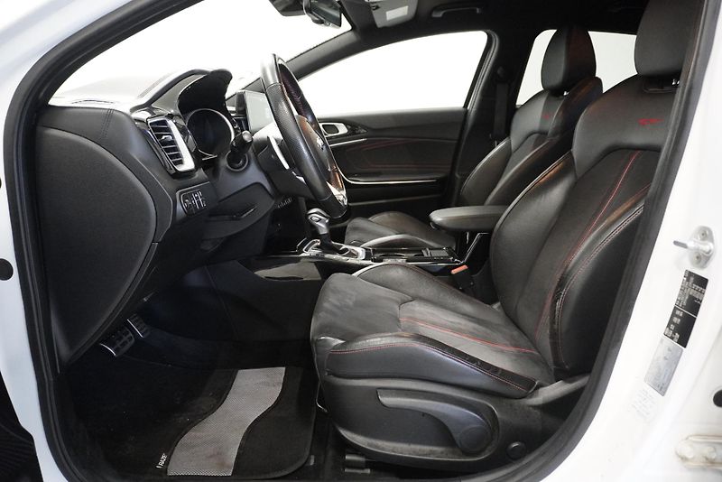 Kia ProCeed 1.6 T-GDI 150kW GT-LINE AUT - fotka 11 z 31