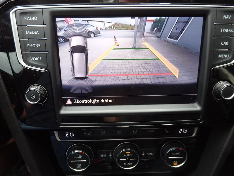 Volkswagen Passat 2.0 TDI 140 kW ZÁVĚS - fotka 15 z 26