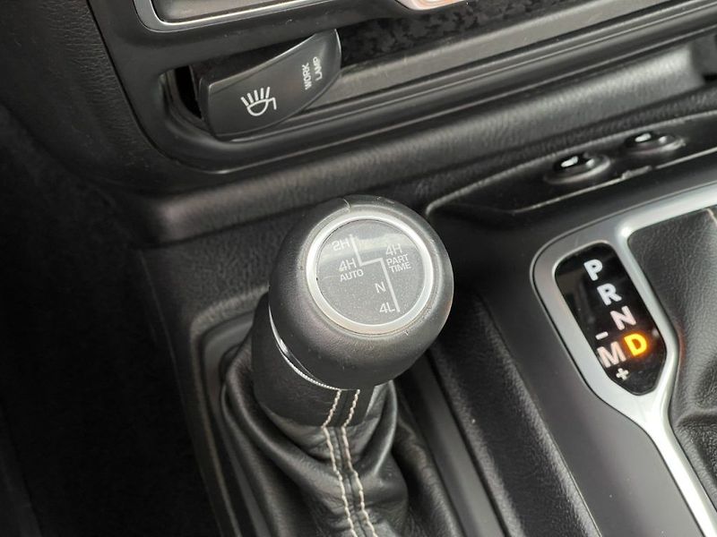 Jeep Wrangler 2.2CRD, ČR, Overland, 4x4 - fotka 33 z 38