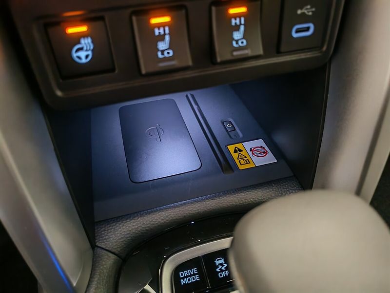 Toyota Corolla Cross 2,0 Hybrid Executive - fotka 40 z 45
