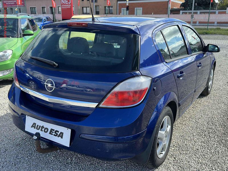 Opel Astra (2004) 1.4i, AC, tažné - fotka 4 z 17