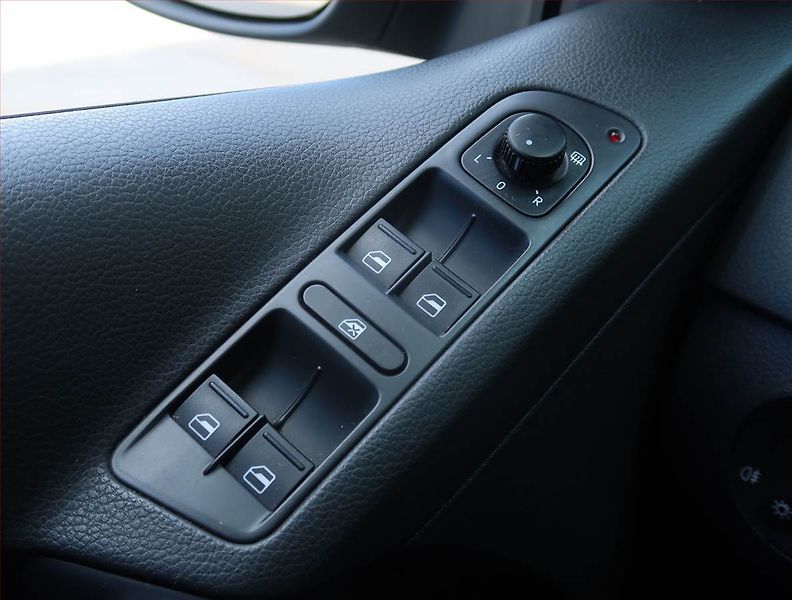 Volkswagen Tiguan (2010) 2.0 TDI, 4X4, Serv.kniha - fotka 16 z 17