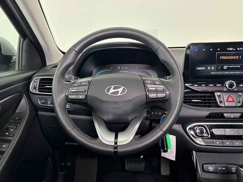 Hyundai i30 Smart DCT - fotka 18 z 26