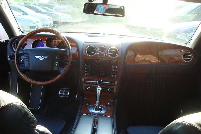 Bentley Continental Flying Spur (2006) 6.0 V12 TwinTurbo - fotka 22 z 54