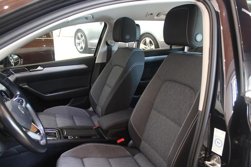 Volkswagen Passat (2023) 2.0TDI DSG Display LED Tažné - fotka 16 z 35