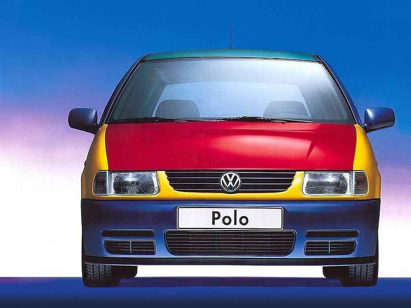 Tohle barevné auto dodnes vzbuzuje na silnici rozruch, tvrdí jeho majitelé.