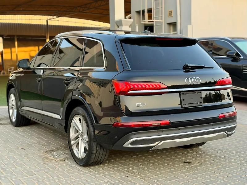 Audi Q7 (2021) Moderní generace Audi Q7 - fotka 3 z 20