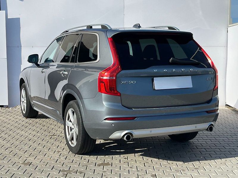 Volvo XC90 Momentum D5 AWD 173kW - fotka 8 z 32