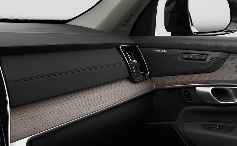 Volvo XC90 (2026) B5 AWD PLUS DARK - fotka 13 z 17