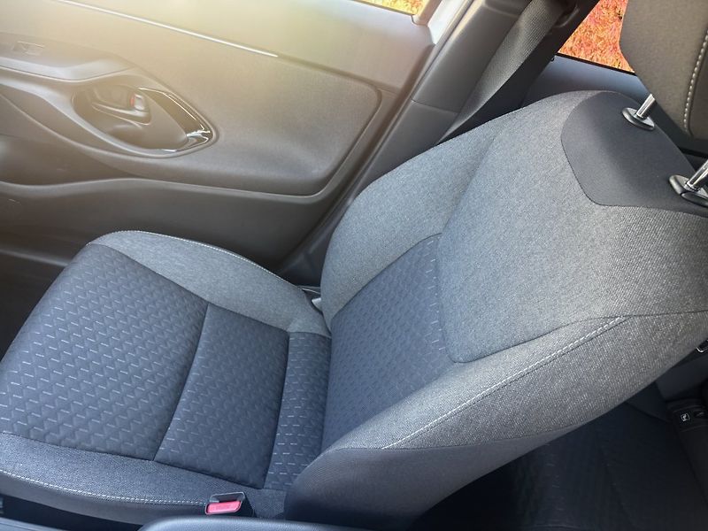 Toyota Yaris Cross 4x4 hybrid automat - fotka 19 z 19