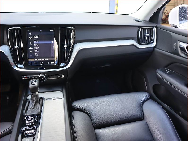 Volvo V60 (2019) T6 AWD - fotka 8 z 22