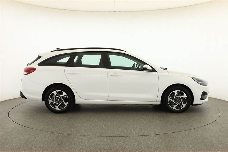 Hyundai i30 (2024) Smart 1.0 T-GDI, ČR,1.maj - fotka 6 z 20