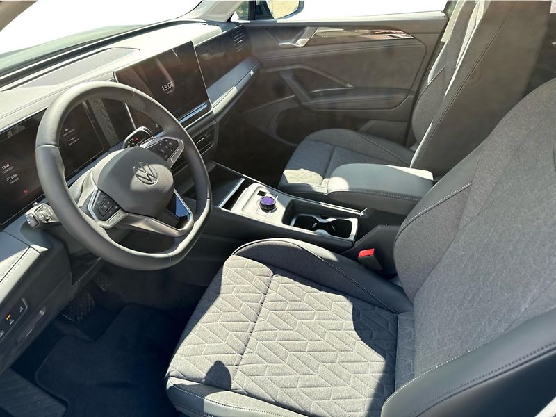 Volkswagen Tiguan People 1,5 TSI 150 kW eHybrid - fotka 11 z 24