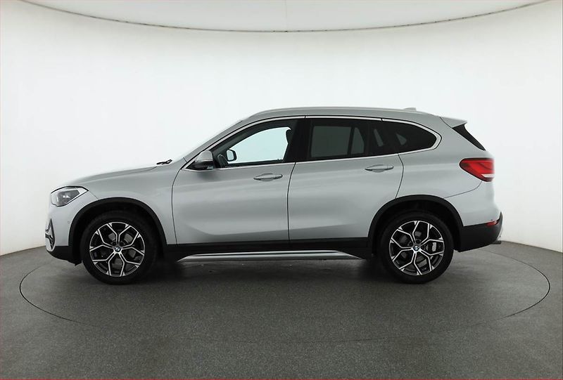 BMW X1 (2020) sDrive18d, Automat, ČR,1.maj - fotka 3 z 20