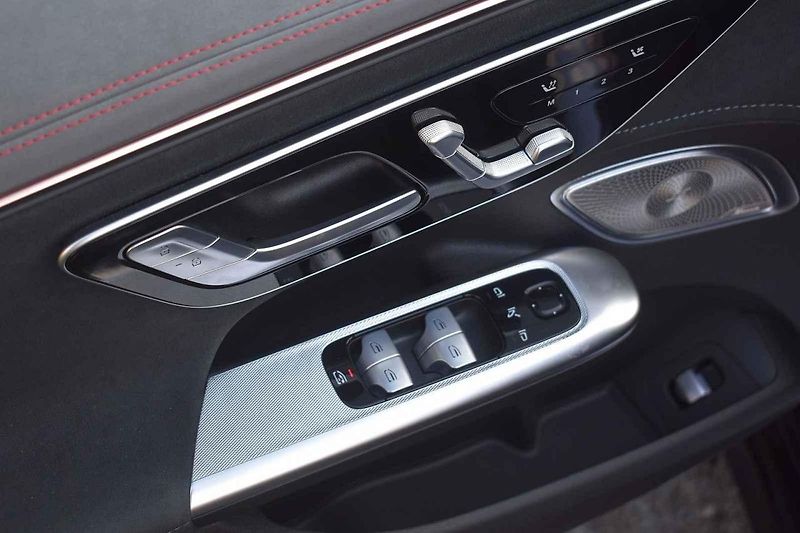 Mercedes AMG EQE 43 4Matic poslouží k reprezentaci i k zábavě