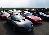 Sraz amerických vozů Chevrolet Camaro a Pontiac Firebird v Kolíně.
