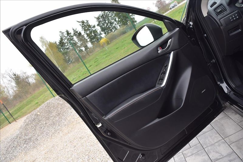 Mazda CX-5 2,0 i 118KW 4X4 AUTOMAT KŮŽE - fotka 28 z 54