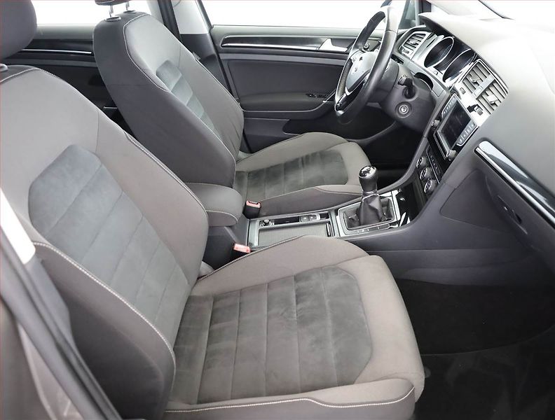 Volkswagen Golf (2015) 1.6 TDI, Navi, Tempomat - fotka 7 z 17