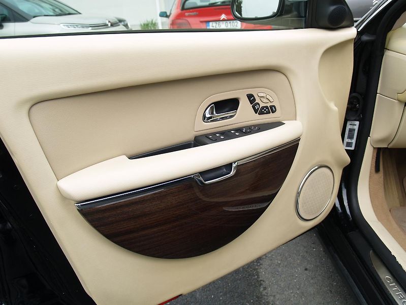 Citroën C6 (2008) Exclusive 3,0i - fotka 12 z 22