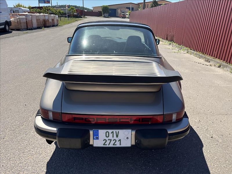 Porsche 911 3.0 SC HISTORICKÉ VOZIDLO - fotka 7 z 40